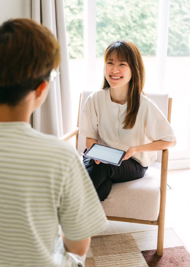 Kathy talking to her client with a warm smile on her face.